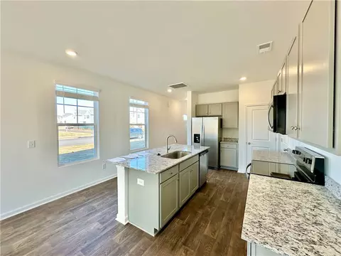 Kitchen - 573 Seaborn Cir, Pendleton, SC 29670 photo 4 of 6