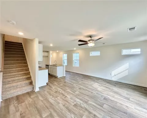 Living - 575 Seaborn Cir, Pendleton, SC 29670 photo 3 of 3