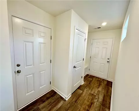 Entry Way - 575 Seaborn Cir, Pendleton, SC 29670 photo 3 of 7