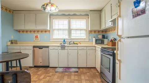 Kitchen - 105 Grant St, Easley, SC 29640 photo 1 of 2