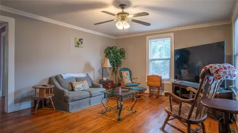Living - 105 Grant St, Easley, SC 29640 photo 2 of 3