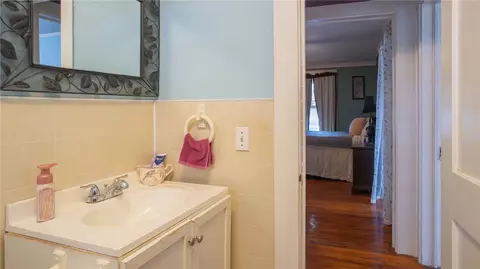 Bath - 105 Grant St, Easley, SC 29640 photo 2 of 2