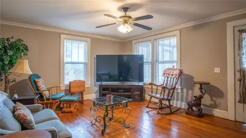 Living - 105 Grant St, Easley, SC 29640 photo 1 of 3