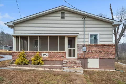 402 Laurel And Hardy Lake Rd, Marietta, SC 29661