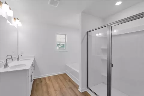 Bath - 237 Brown Cir, Easley, SC 29642 photo 2 of 2