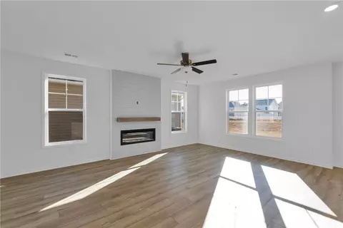 Living - 237 Brown Cir, Easley, SC 29642 photo 3 of 5