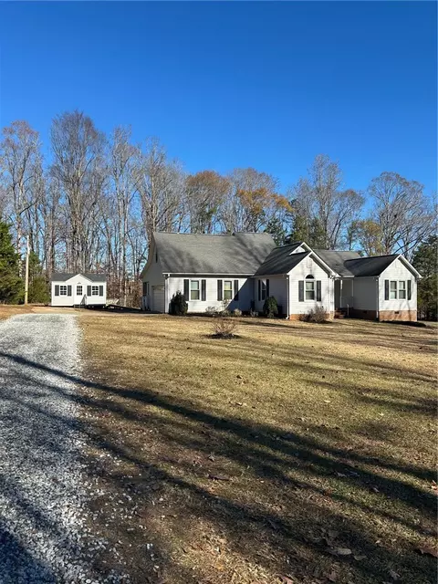1272 Horseshoe Rd, Iva, SC 29655