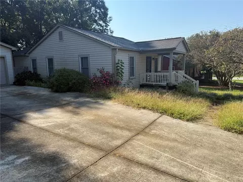 107 S Laurel St, Walhalla, SC 29691