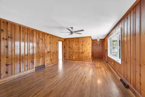 Living - 433 Pineview Dr, Pickens, SC 29671 photo 4 of 5