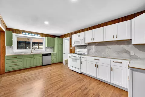 Kitchen - 433 Pineview Dr, Pickens, SC 29671 photo 2 of 5