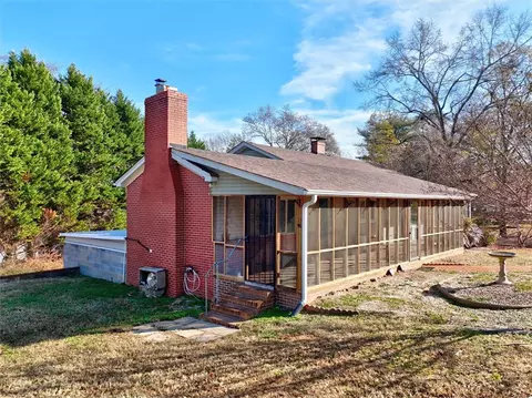 Exterior - 433 Pineview Dr, Pickens, SC 29671 photo 5 of 6