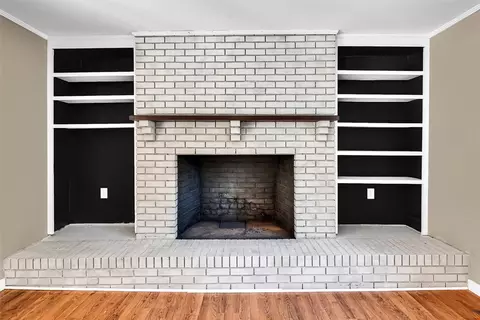 Living - 433 Pineview Dr, Pickens, SC 29671 photo 3 of 5