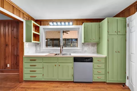 Kitchen - 433 Pineview Dr, Pickens, SC 29671 photo 3 of 5
