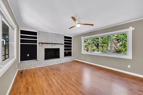 Living - 433 Pineview Dr, Pickens, SC 29671 photo 2 of 5