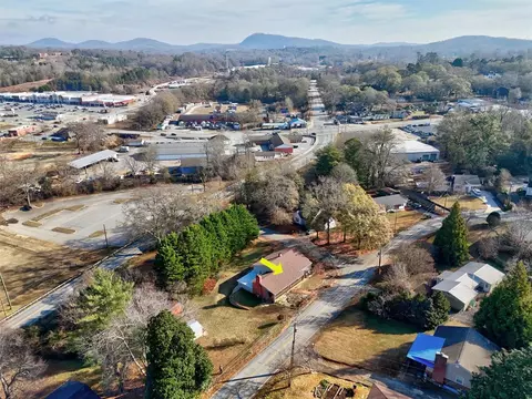 View/Area - 433 Pineview Dr, Pickens, SC 29671 photo 2 of 5