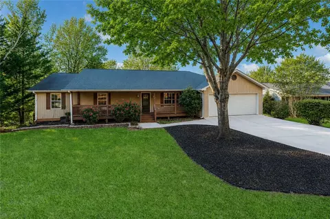 203 Dodgins Ln, Seneca, SC 29672