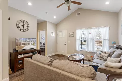 384 E Woodland Dr, Walhalla, SC 29691 photo 5