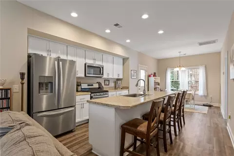384 E Woodland Dr, Walhalla, SC 29691 photo 6