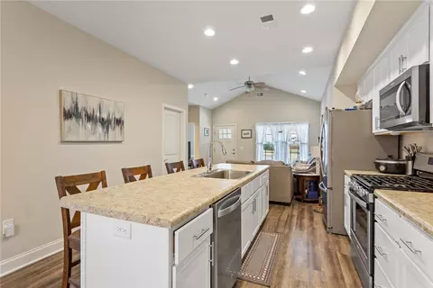 384 E Woodland Dr, Walhalla, SC 29691 photo 8