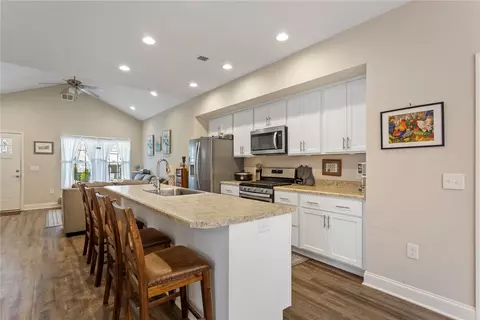 384 E Woodland Dr, Walhalla, SC 29691 photo 7