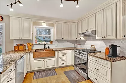 Kitchen - 106 Hillandale Rd, Pendleton, SC 29670 photo 4 of 6