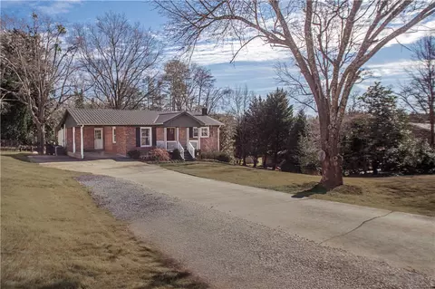 219 Motor Boat Club Rd, Greenville, SC 29611
