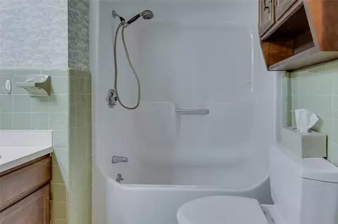 Bath - 103 Berkeley Ct, Clemson, SC 29631 photo 2 of 3