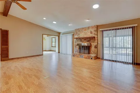 Living - 103 Berkeley Ct, Clemson, SC 29631 photo 2 of 6
