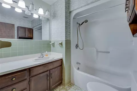 Bath - 103 Berkeley Ct, Clemson, SC 29631 photo 1 of 3