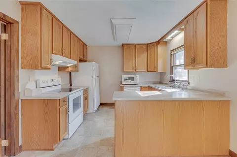 Kitchen - 103 Berkeley Ct, Clemson, SC 29631 photo 2 of 5