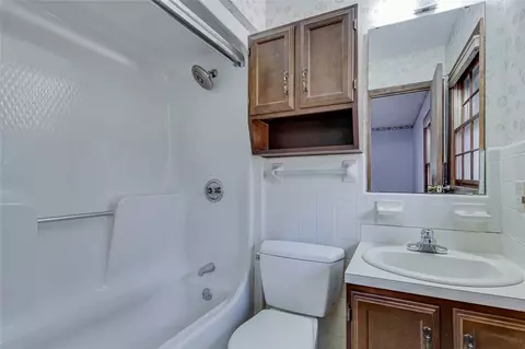 Bath - 103 Berkeley Ct, Clemson, SC 29631 photo 3 of 3