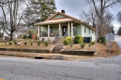 202 E Jones Ave, Pickens, SC 29671