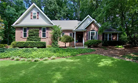 30254 Winchester Dr, Seneca, SC 29678