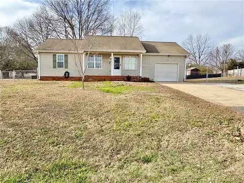2301 Rolling Green Rd, Anderson, SC 29621