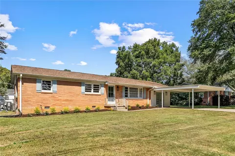 409 Mapleton Dr, Greenville, SC 29607 photo 2