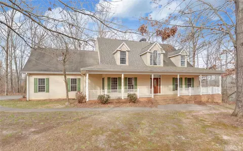 242 Pristine Cv, Hartwell, GA 30643