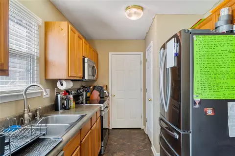 Kitchen - 851 Louie Ln, Seneca, SC 29678 photo 2 of 2