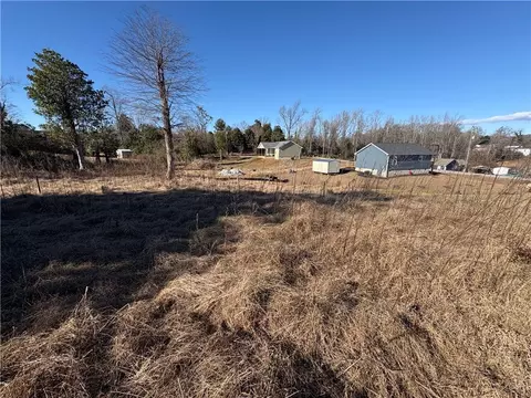 534 E South 5th St, Seneca, SC 29678 photo 2