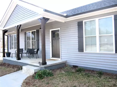 105 Jefferson Pl, Walhalla, SC 29691