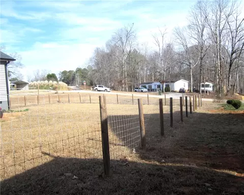 Exterior - 105 Jefferson Pl, Walhalla, SC 29691 photo 6 of 7