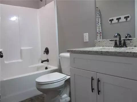 Bath - 105 Jefferson Pl, Walhalla, SC 29691 photo 3 of 3