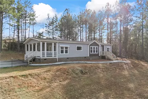 215 Fairfield Rd, Walhalla, SC 29691