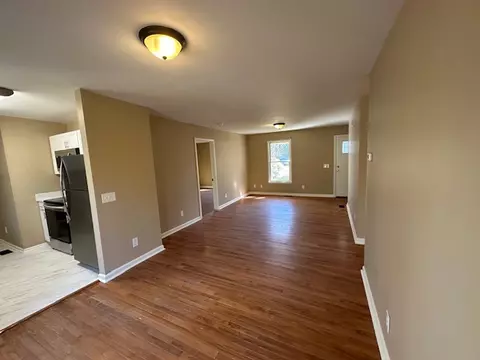 Living - 105 Crestdale Ave, Central, SC 29630 photo 2 of 2
