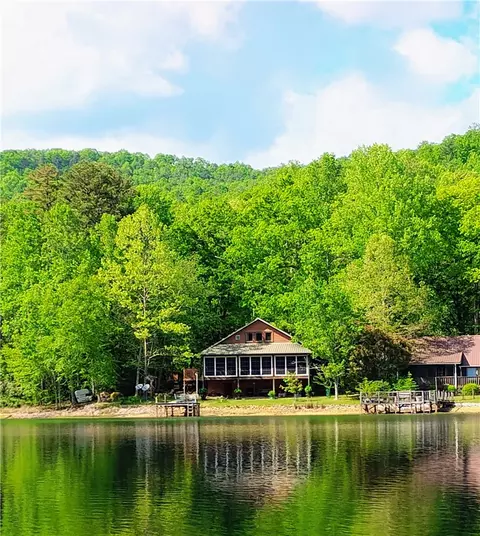 735 Chattooga Lake Rd, Mountain Rest, SC 29664