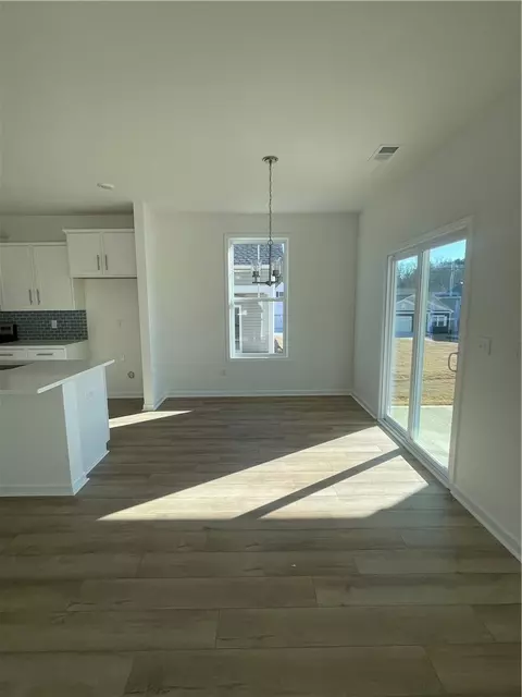 Dining - 33 Halsey St, Central, SC 29630 photo 1 of 1