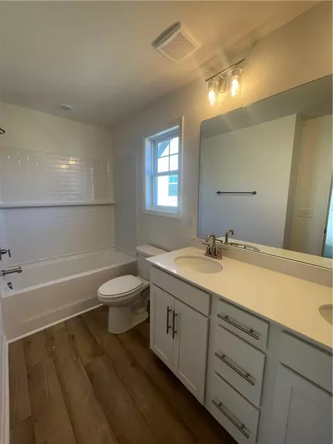 Bath - 33 Halsey St, Central, SC 29630 photo 3 of 3