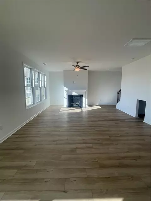 Living - 33 Halsey St, Central, SC 29630 photo 2 of 3