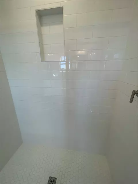 Bath - 33 Halsey St, Central, SC 29630 photo 1 of 3