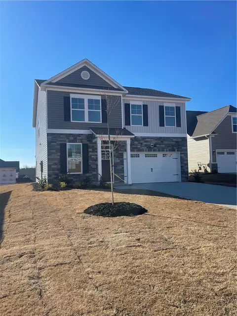 33 Halsey St, Central, SC 29630