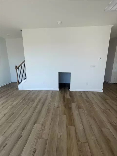 Living - 33 Halsey St, Central, SC 29630 photo 1 of 3